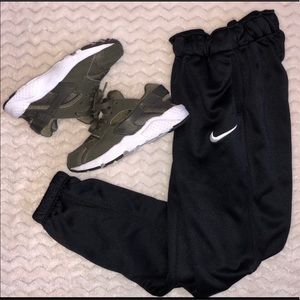 Toddlers Nike huaraches in Olive Green